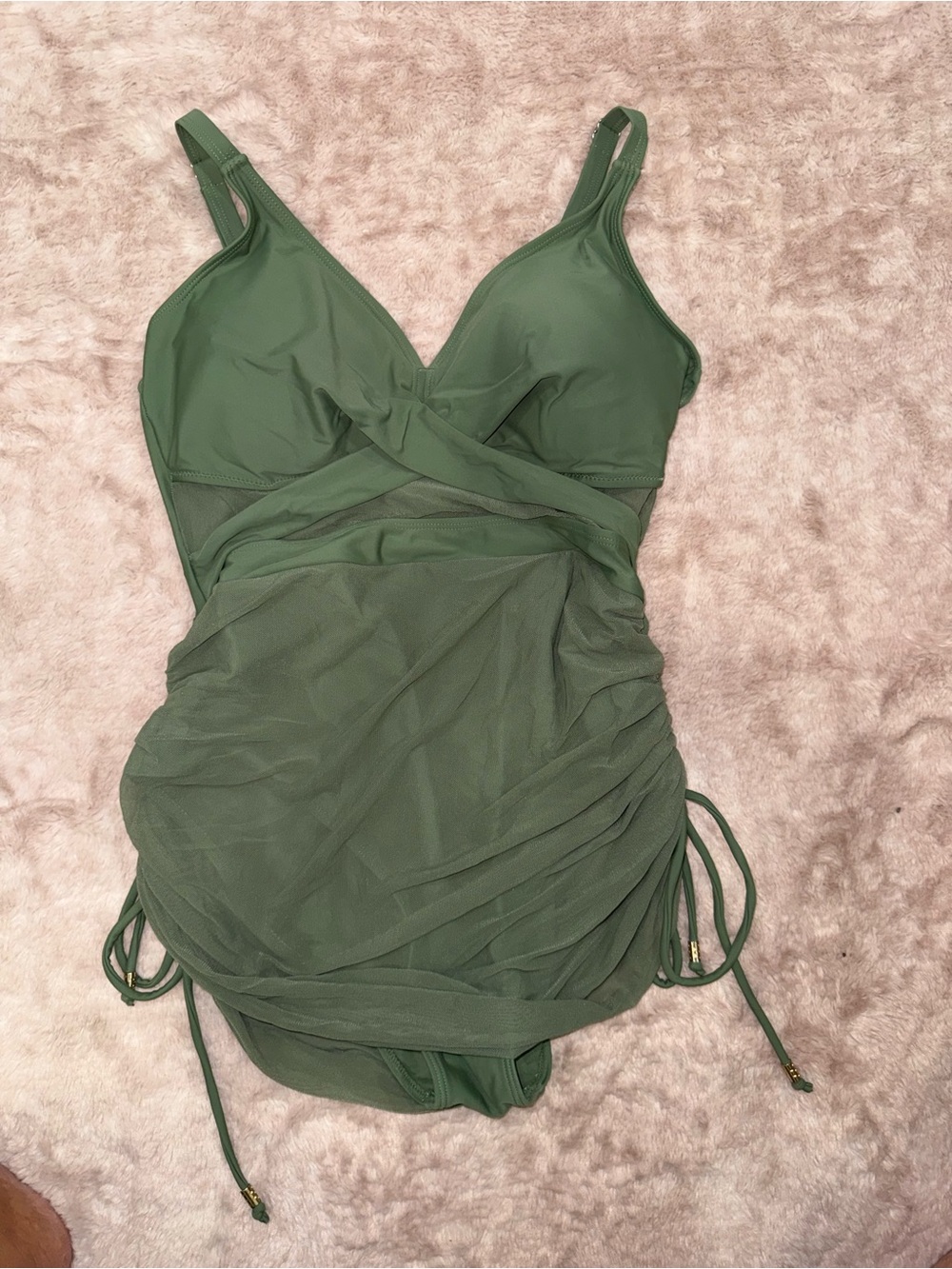 4 WOMEN’S ONE-PIECE SWIMSUITS